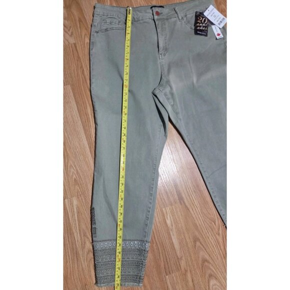 Frank Lyman Women Jeans XXL Sage Made in Canada New With Tag - Picture 7 of 8
